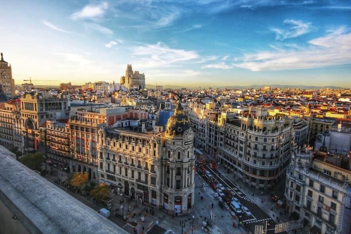 Private tour 4 or 8 hours. Madrid, Segovia, Toledo, Avila and more