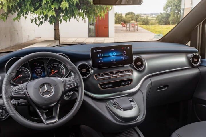 Private tour 4 or 8 hours. Madrid, Segovia, Toledo, Avila and more
