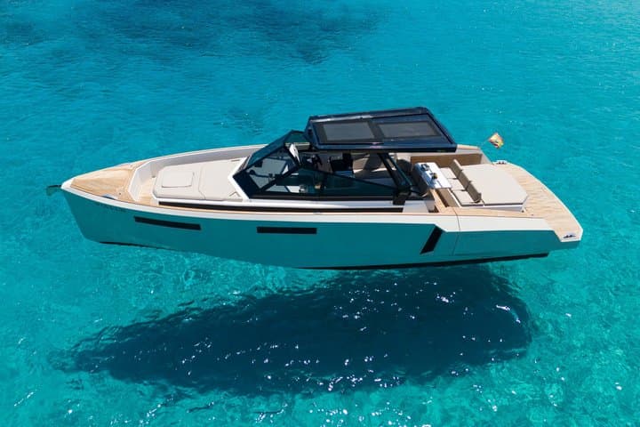 Living the Dream on board of this amazing boat Evo 43