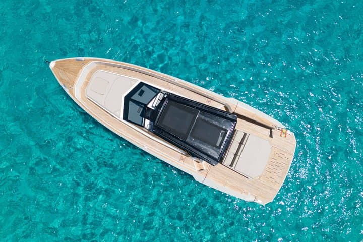 Living the Dream on board of this amazing boat Evo 43