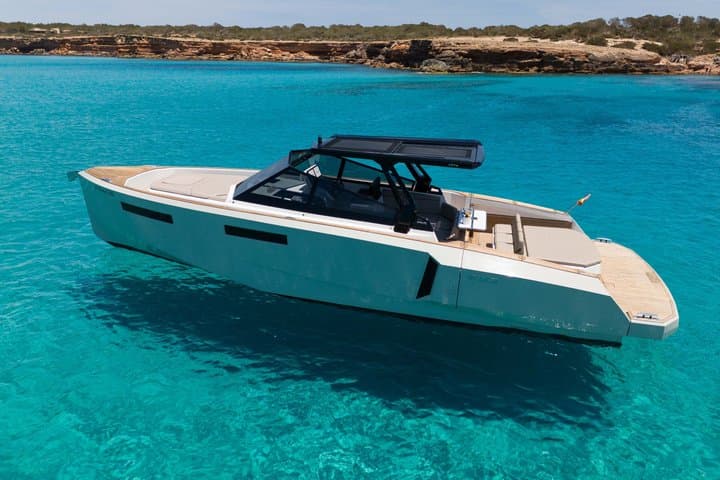 Living the Dream on board of this amazing boat Evo 43