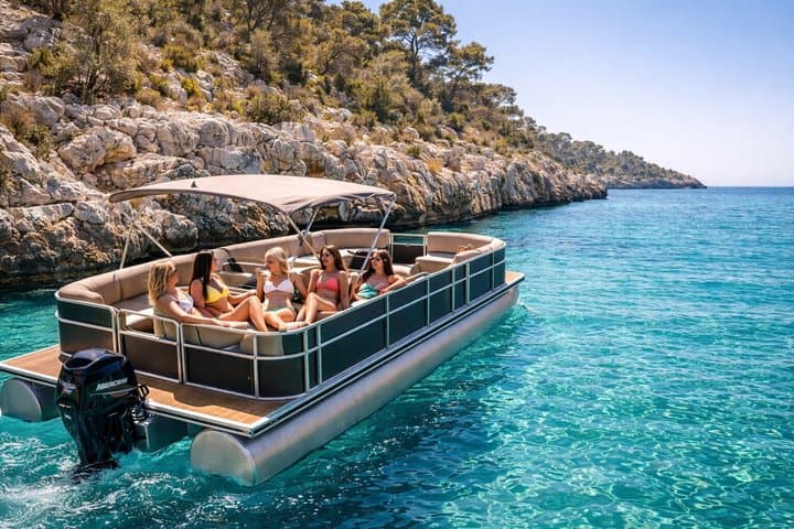 4 Hour Shared Coastal Boat Tour with Swimming Stops in Mallorca