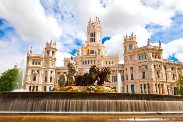Private Transfer: Madrid to Madrid Airport MAD by Business Car