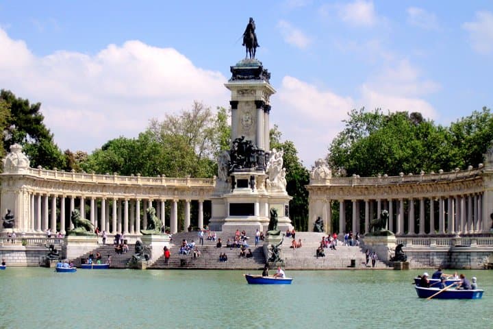Private Transfer: Madrid to Madrid Airport MAD by Business Car