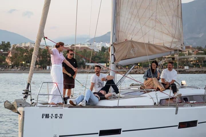 Sailing Adventure: Sailing, Dolphins and Relaxation with Drinks