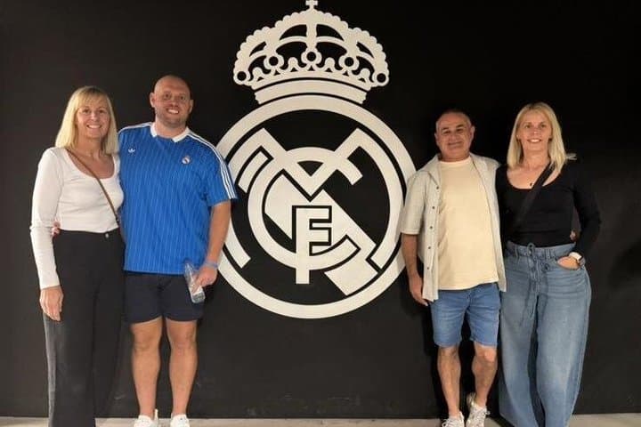 Real Madrid Stadium Tour & Tapas with local host