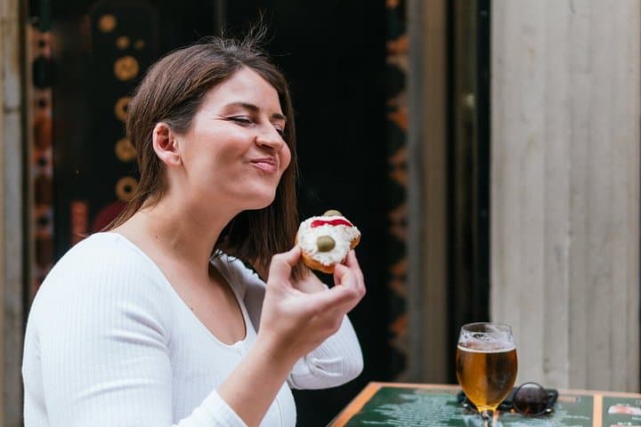 Barcelona: Private Food & Drink Tour + Sagrada Família Tickets
