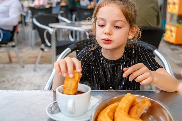 Barcelona: Private Food & Drink Tour + Sagrada Família Tickets