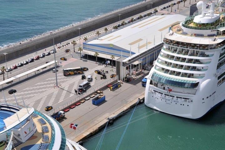 Private Transfer from Barcelona hotels to Barcelona Cruise Port