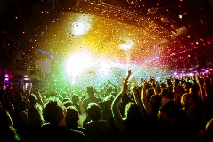 Barcelona Pub Crawl Experience with VIP Nightclub Entry