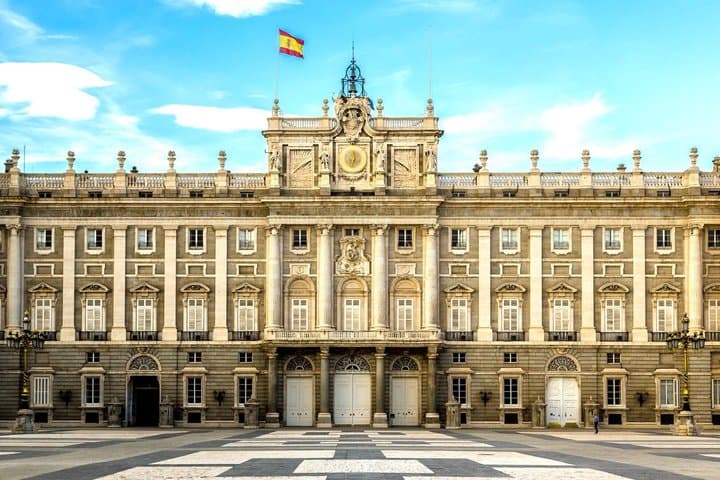 Guided tour of the Royal Palace of Madrid in a small group