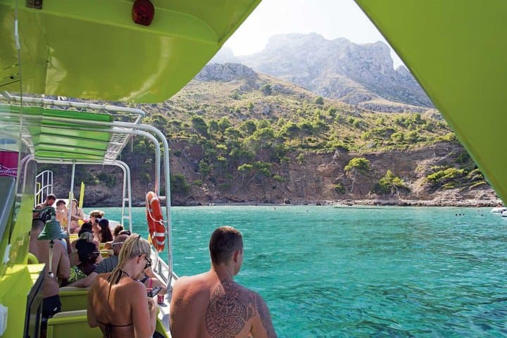 Visit the coves and caves of the east coast of Mallorca