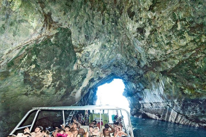 Visit the coves and caves of the east coast of Mallorca