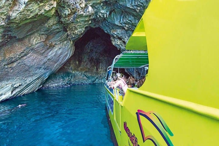 Visit the coves and caves of the east coast of Mallorca