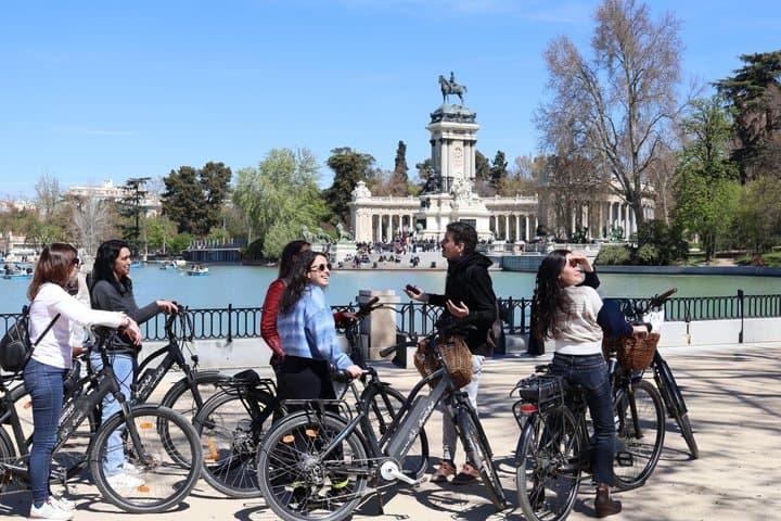 E-Bike Tour of Retiro Park in Madrid with Guide