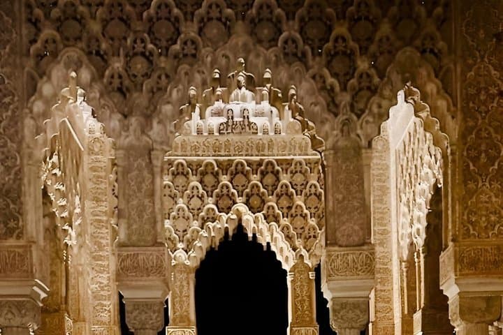 Private Night Guided Tour in the Alhambra