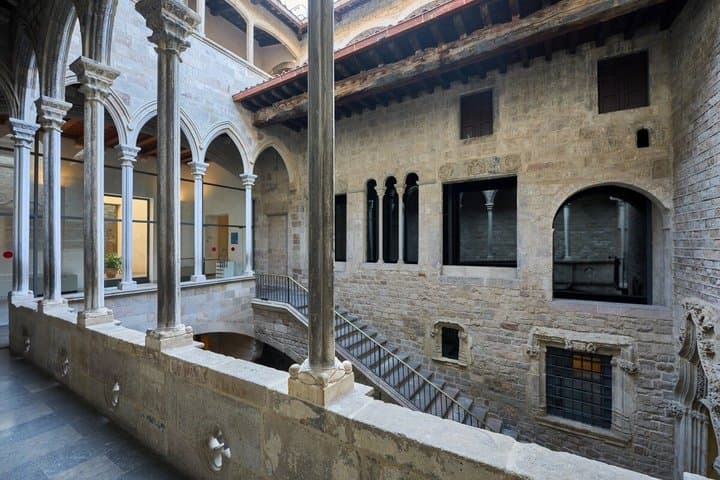Premium Old Town & Picasso Museum Small Group Tour (6 People Max)