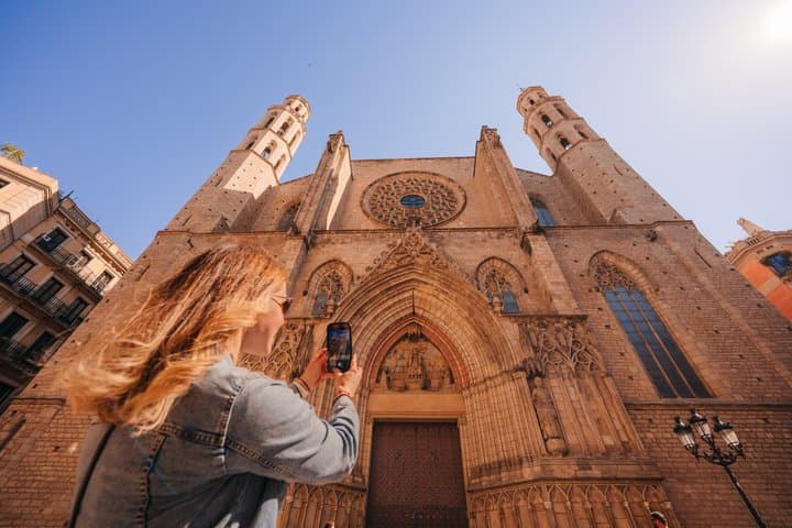 Premium Old Town & Picasso Museum Small Group Tour (6 People Max)