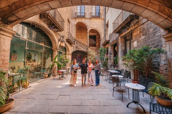 Premium Old Town & Picasso Museum Small Group Tour (6 People Max)