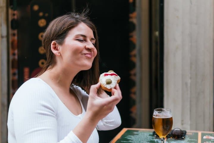 Barcelona Tapas & Wine Private Tour in Traditional Taverns