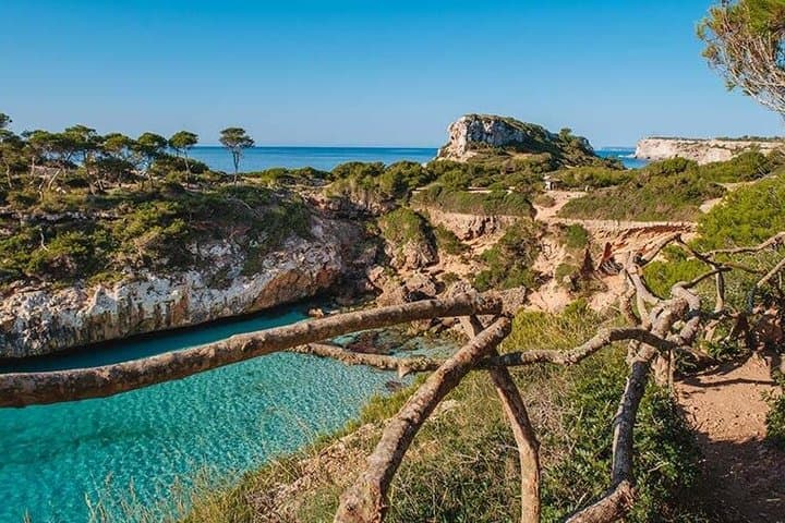 Beach Tour Mallorca Calo des Moro - The Happy Vans
