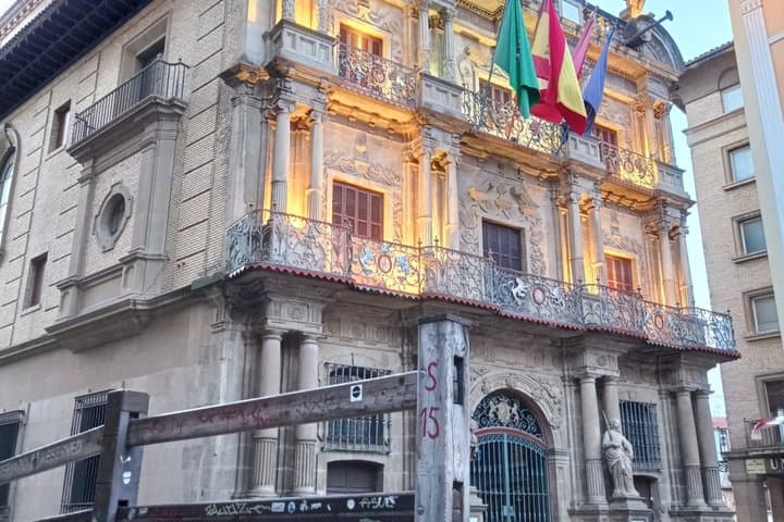Guided Tour of Pamplona and Tasting of 4 Navarrese Wines