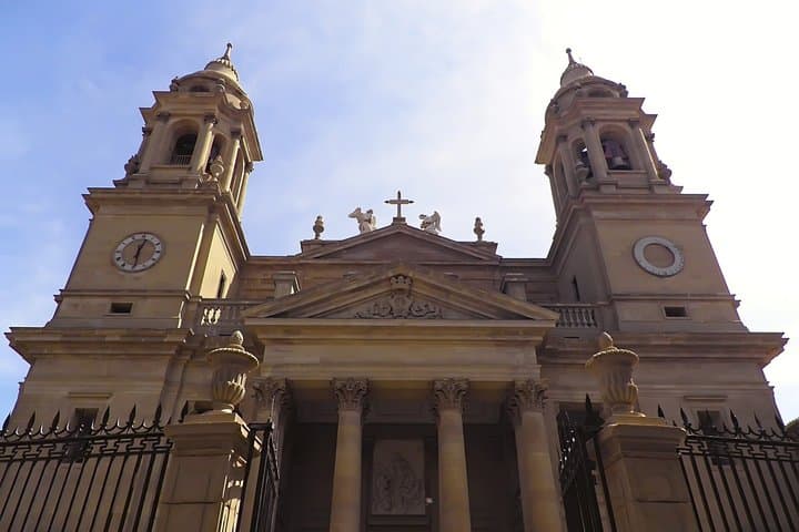 Guided Tour of Pamplona and Tasting of 4 Navarrese Wines