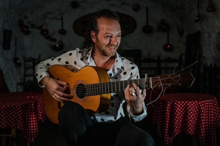Flamenco Show in Zincalé Cave with Welcome Drink