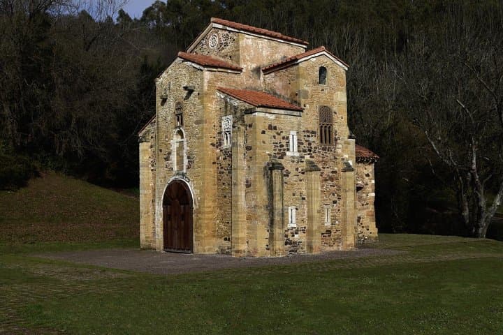 Private tour of Oviedo with tickets to Pre-Romanesque Churches