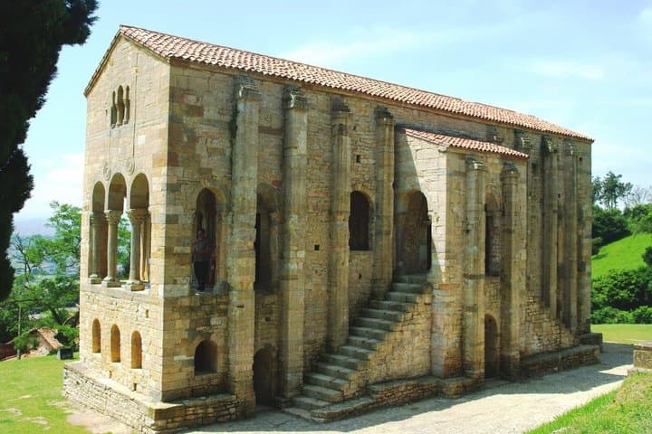 Private tour of Oviedo with tickets to Pre-Romanesque Churches