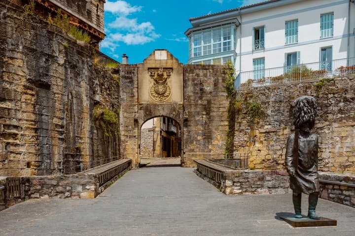 Small Group Hondarribia Historic Walking Tour