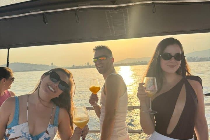 Barcelona Sunset & Daytime Sailing Tour with Drinks & Snacks