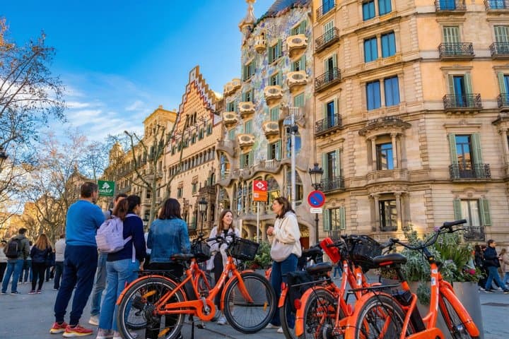 Barcelona Gaudi Bike Tour: Modernist Highlights by Bike or E-Bike