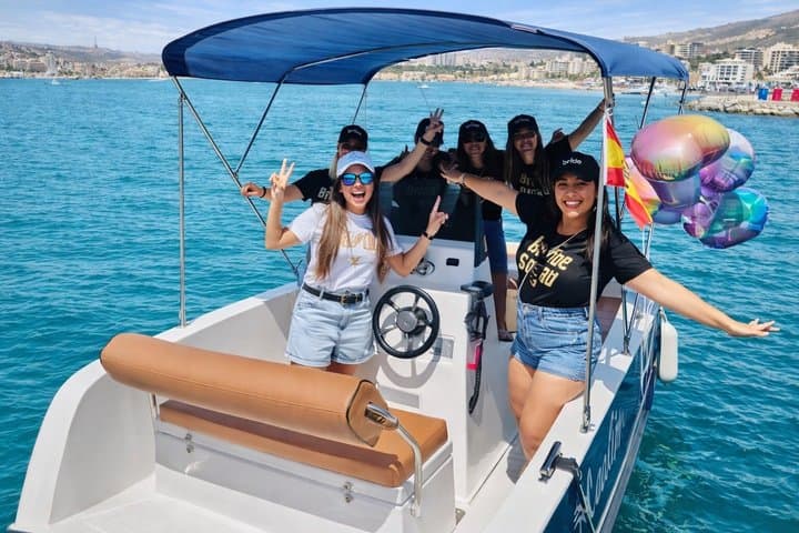 Private boat rental without title dolphin watching