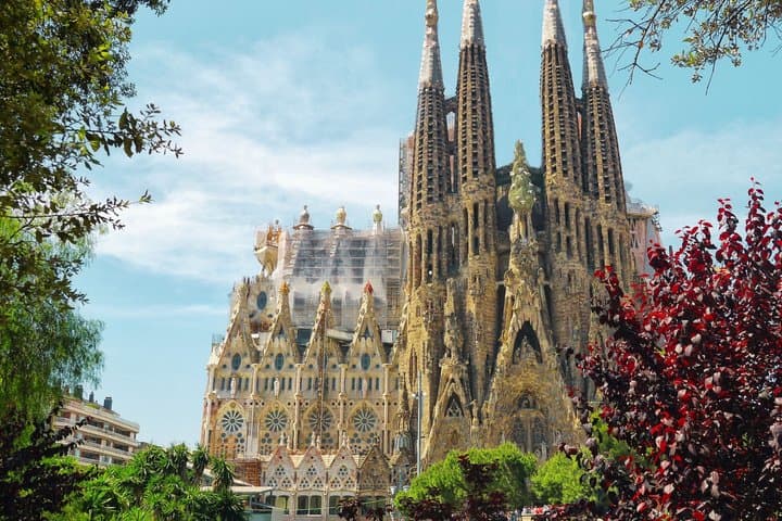 Barcelona Sagrada Familia Stories & Symbols Walking Tour