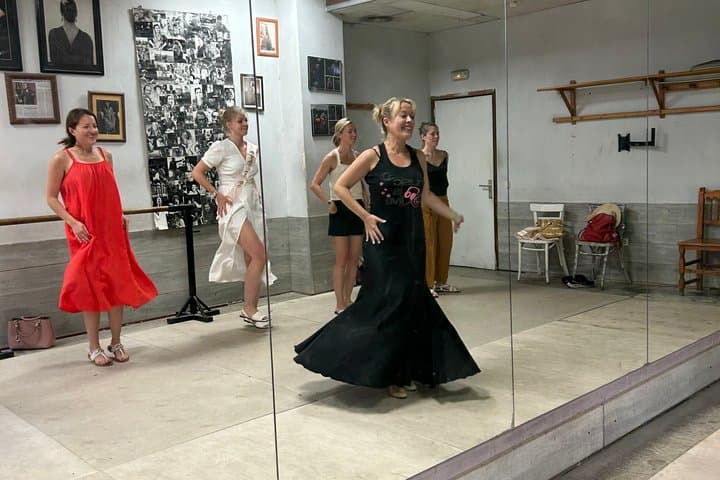 Menorca 1 Hour Flamenco Class Experience