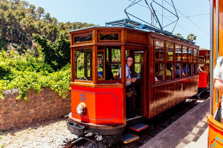 Mallorca: Exclusive Soller Train and Tram Half-Day Tour