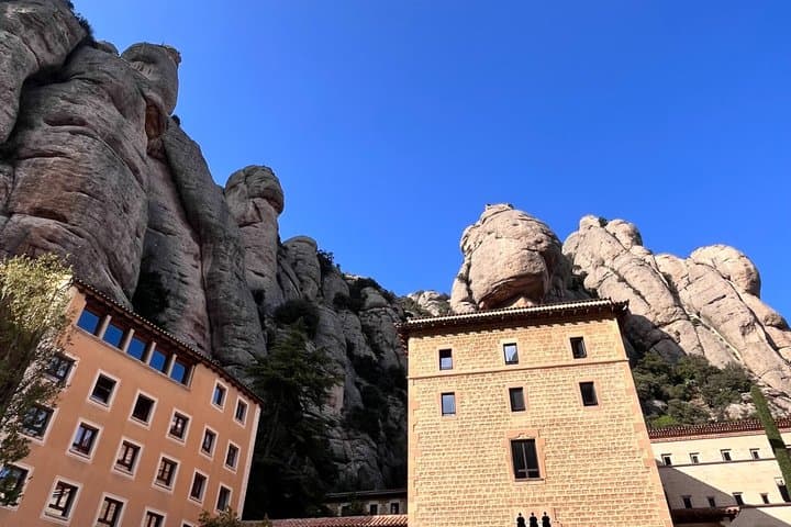 Sagrada Familia & Montserrat Private Tour with Hotel pick-up