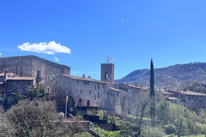 Besalu & 3 Medieval Towns Small Group Tour with Hotel Pick-Up