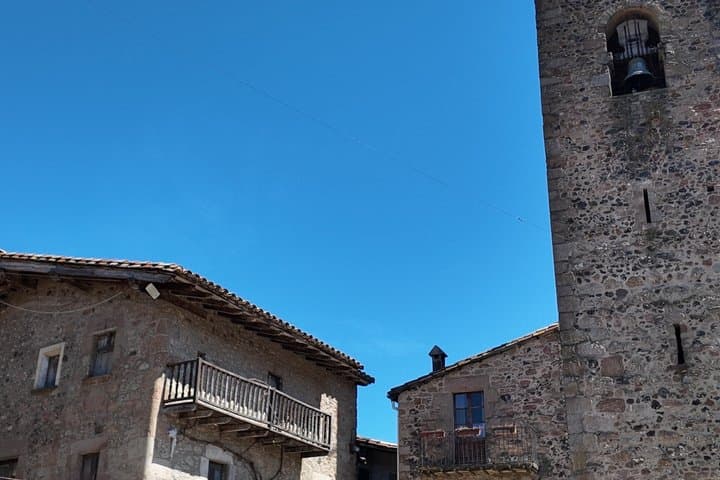 Besalu & 3 Medieval Towns Small Group Tour with Hotel Pick-Up