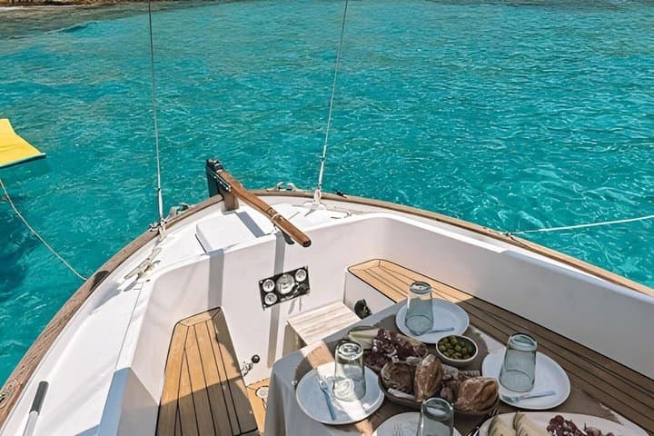 Charter in Llaut by the Bay of Palma de Mallorca