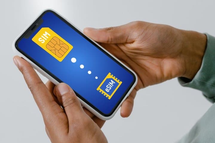 Global eSIM for Seamless Travel Connectivity