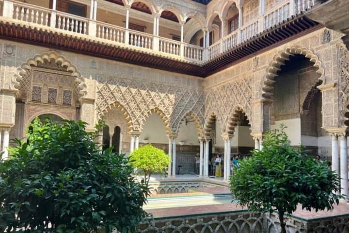 Private Family Alcazar Tour in Seville for Kids