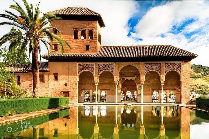Alhambra and Nasrid Palaces Entry Ticket with Audio Guide
