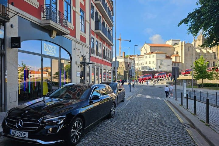 Transfer- Airport OPO, Porto City and Gaia Pickup`s