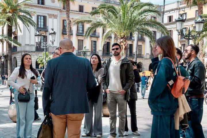 Barcelona: Gothic Quarter Tapas & Wine Small Group Tour