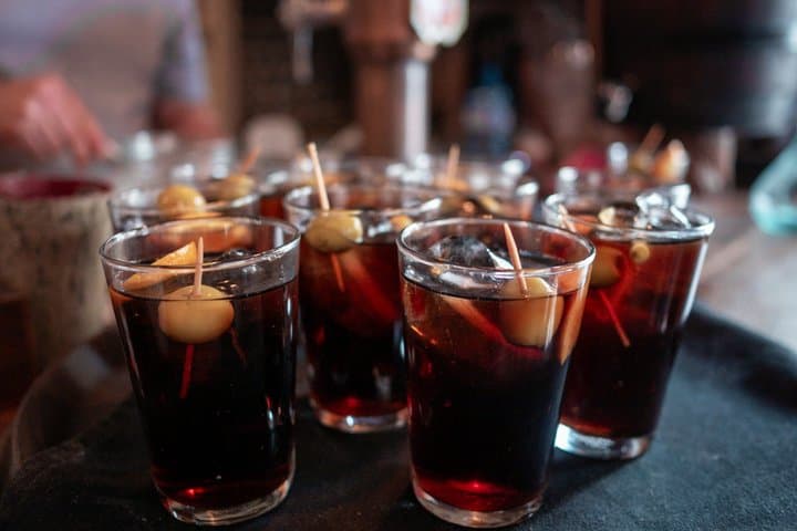 Barcelona: Gothic Quarter Tapas & Wine Small Group Tour