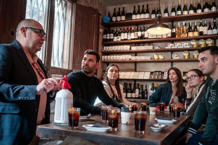 Barcelona: Gothic Quarter Tapas & Wine Small Group Tour