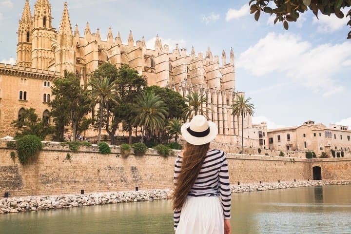 Old Town and Waterfront Private Photoshoot in Palma