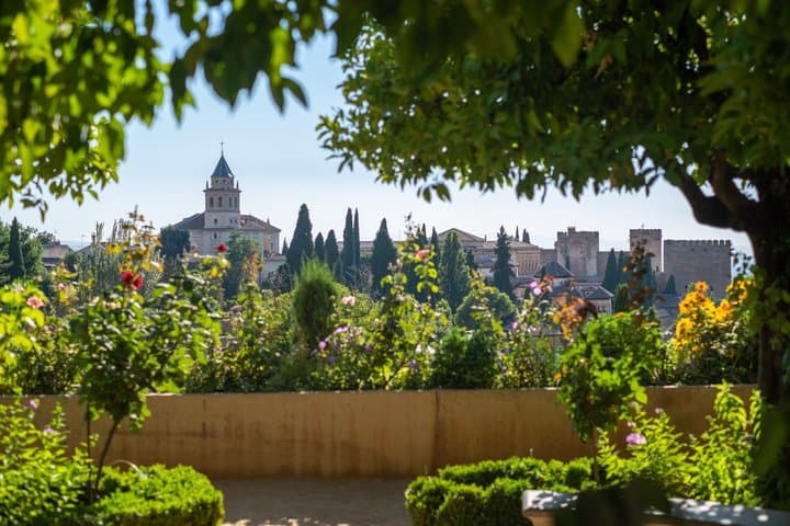 Guided Tour Alhambra, Generalife and Alcazaba without Nasrid Palaces